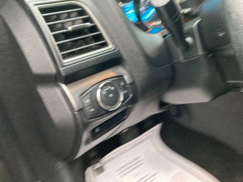 Used 2018 Ford Explorer XLT w/ Equipment Group 202A image 19