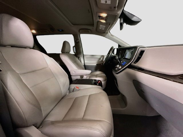 Used 2020 Toyota Sienna XLE w/ XLE Navigation Package AWD/4WD image 28