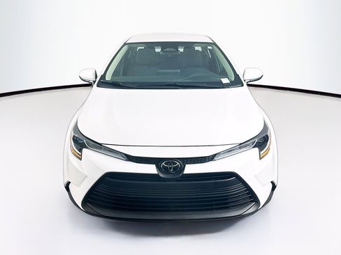 Used 2025 Toyota Corolla LE image 2