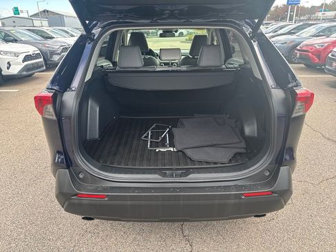 Used 2021 Toyota RAV4 XLE Premium image 5