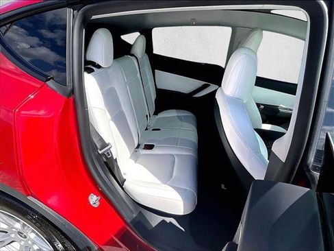 Used 2022 Tesla Model Y Long Range AWD/4WD image 27