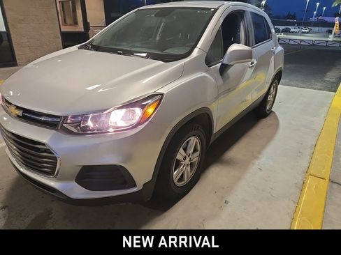 Used 2020 Chevrolet Trax LS w/ Tint and Cruise Package image 1