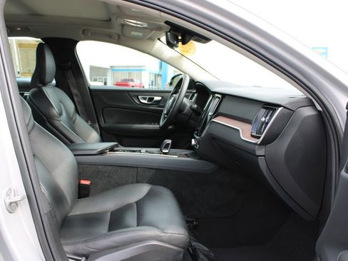 Used 2024 Volvo S60 B5 Plus image 32