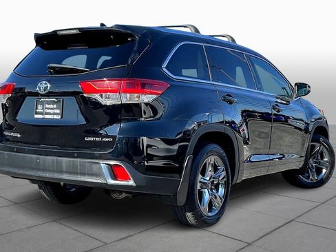 Used 2017 Toyota Highlander Limited Platinum image 12