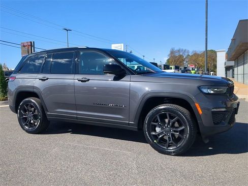 New 2025 Jeep Grand Cherokee Limited w/ Trailer Tow Package image 2