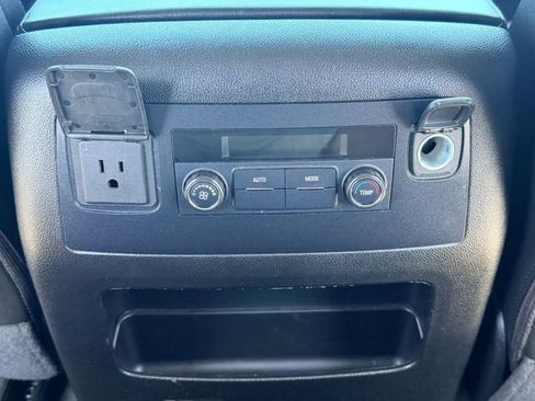 Used 2018 Chevrolet Suburban LT RWD image 26