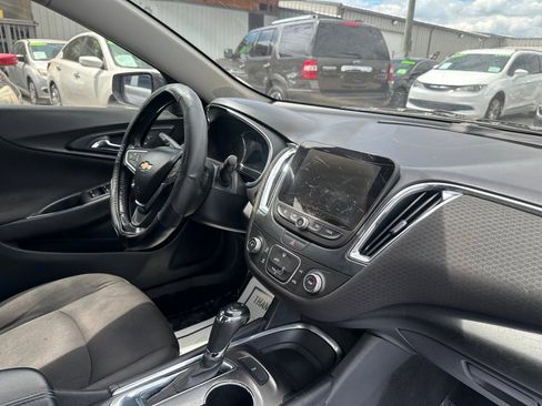 Used 2018 Chevrolet Malibu LT FWD image 8