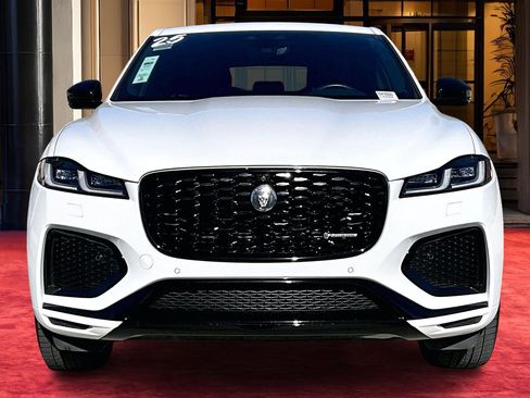 Used 2025 Jaguar F-PACE R-Dynamic S image 2