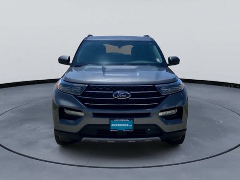 Used 2023 Ford Explorer XLT AWD/4WD image 3