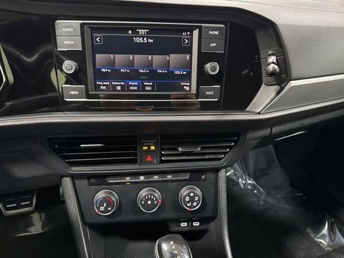Used 2023 Volkswagen Jetta Sport image 17