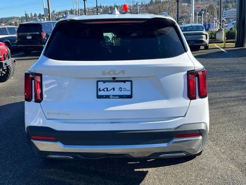 Certified 2024 Kia Sorento S image 9
