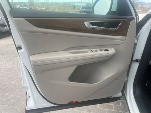 Certified 2024 Volkswagen Atlas SE image 12