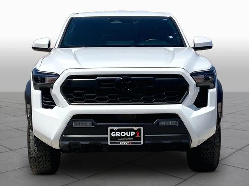 Used 2025 Toyota Tacoma TRD Off-Road AWD/4WD image 4