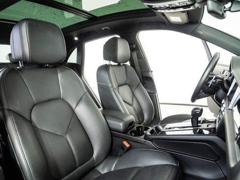 Certified 2023 Porsche Macan AWD/4WD image 23