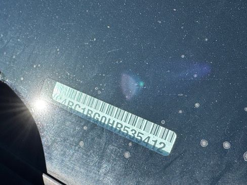 Used 2017 Chrysler Pacifica Touring-L image 7