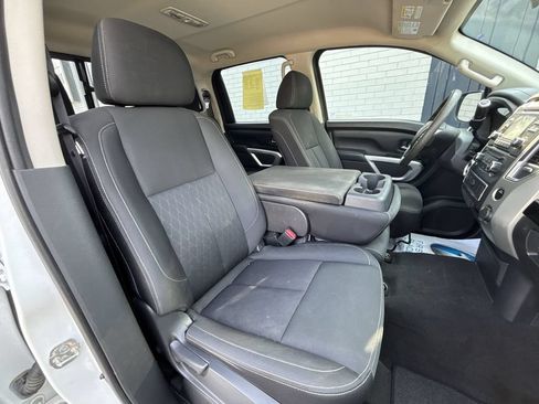 Used 2018 Nissan Titan SV RWD image 25