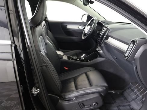 Used 2023 Volvo XC40 B5 Plus w/ Protection Package Premier image 35