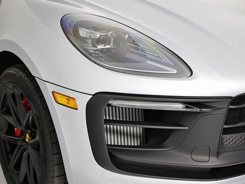New 2026 Porsche Macan GTS image 16