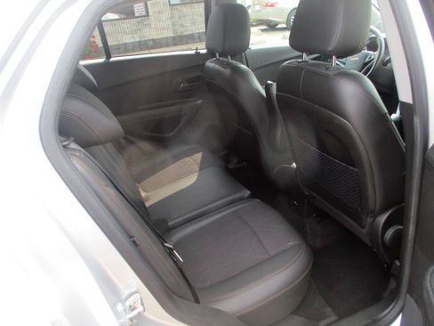 Used 2019 Chevrolet Trax LT w/ LT Convenience Package FWD image 9