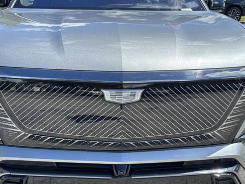 Used 2026 Cadillac Vistiq Premium Luxury w/ LPO, Floor Liner Package AWD/4WD image 8
