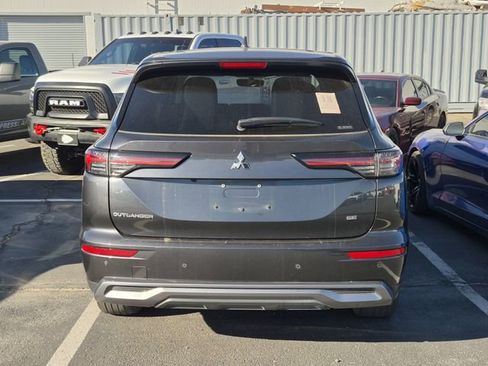 Used 2025 Mitsubishi Outlander AWD image 9