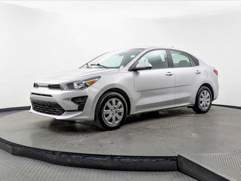Used 2022 Kia Rio LX image 2