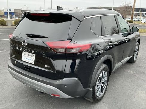 Used 2022 Nissan Rogue SV w/ SV Premium Package image 3