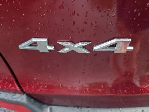 Used 2021 Jeep Cherokee Latitude Plus AWD/4WD image 17