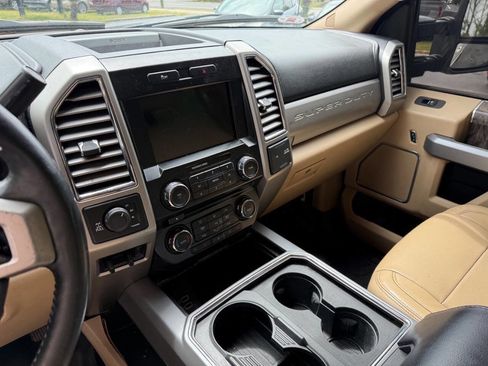 Used 2017 Ford F250 Lariat w/ Lariat Value Package image 8