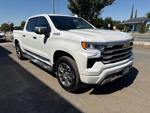 Used 2025 Chevrolet Silverado 1500 High Country AWD/4WD image 7