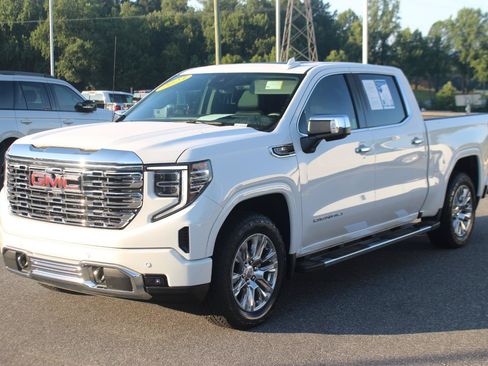 Used 2023 GMC Sierra 1500 Denali w/ Technology Package AWD/4WD image 3