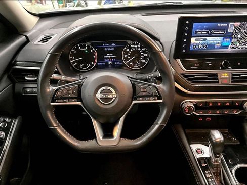 Used 2023 Nissan Altima 2.5 SR w/ SR Premium Package image 4