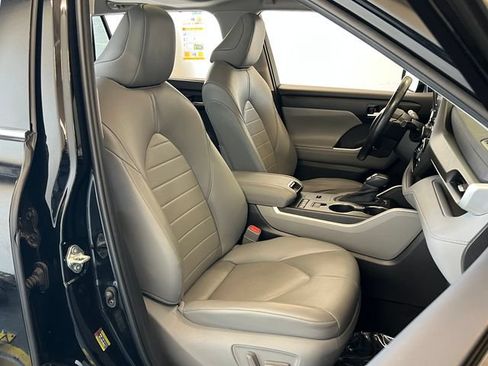 Used 2020 Toyota Highlander XLE FWD image 47
