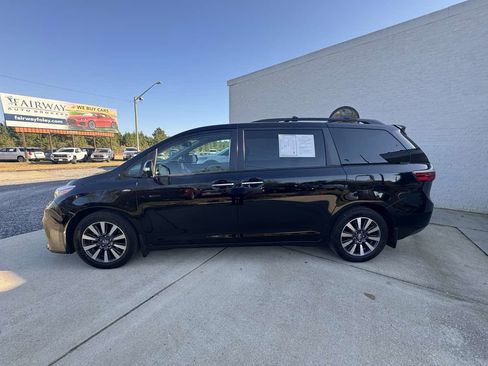 Used 2020 Toyota Sienna Limited Premium w/ Carpet Mat Package image 2
