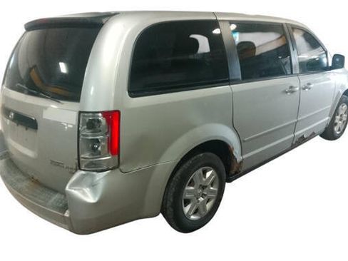 Used 2010 Dodge Grand Caravan SE FWD image 5