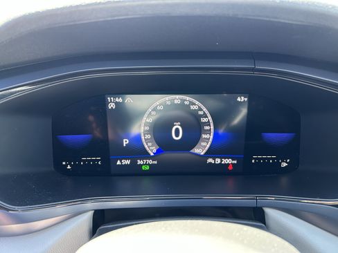 Certified 2023 Volkswagen Taos SE w/ Panoramic Sunroof Package image 11