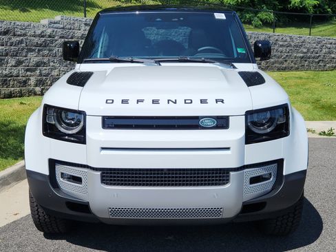 Used 2025 Land Rover Defender 130 S image 8