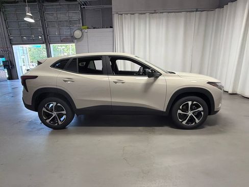 New 2026 Chevrolet Trax RS FWD image 4