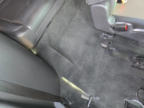 Used 2013 Ford Explorer XLT image 32