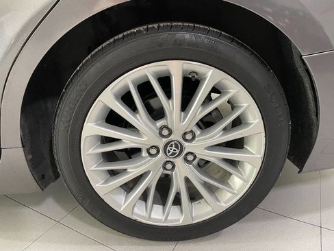 Used 2018 Toyota Camry XLE image 11
