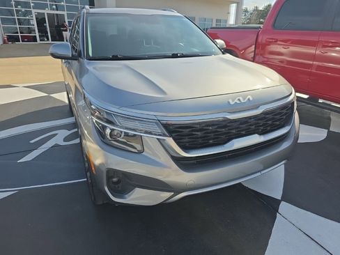 Used 2023 Kia Seltos S image 11