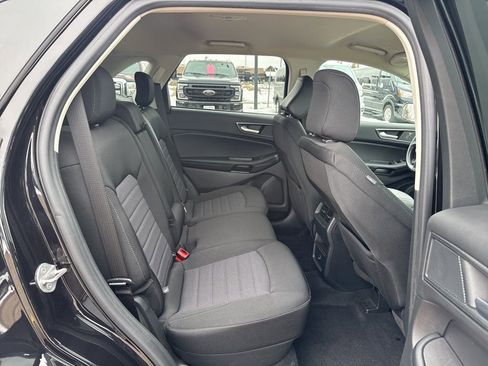 Used 2021 Ford Edge SE image 36