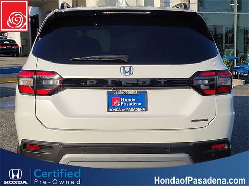 Certified 2023 Honda Pilot Touring image 3