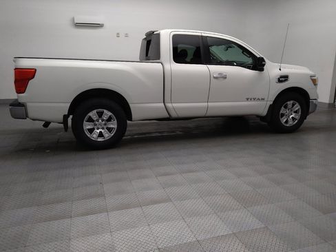 Used 2017 Nissan Titan SV image 10