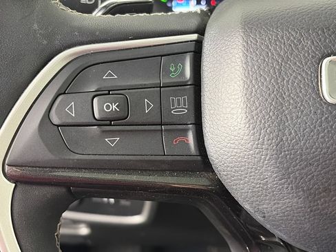 Used 2023 Jeep Grand Cherokee Altitude AWD/4WD image 17