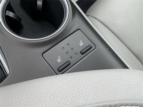 Used 2022 Toyota Camry XLE image 23