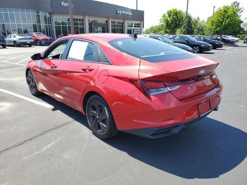 Used 2021 Hyundai Elantra SEL FWD image 3