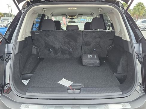 Used 2023 Nissan Rogue SV image 6