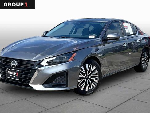Certified 2024 Nissan Altima 2.5 SV w/ SV Premium Package FWD image 1