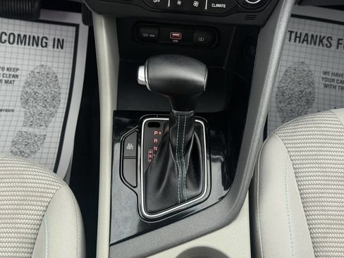 Used 2020 Kia Niro LXS image 11